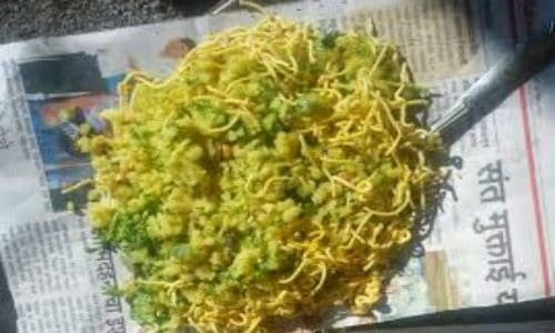 10 ways Indoris use Newspaper-poha-Indore-HD