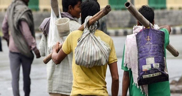 मोदी सरकार पलायन कर गए प्रवासी मजदूरों को वापस काम पर लाने के लिए क्या योजना बना रही है?
