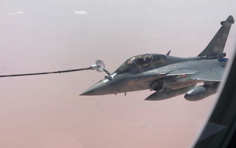 rafale jet refueling