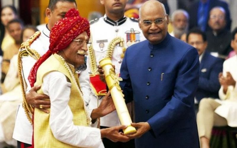 Dharampal gulati receiving president's award