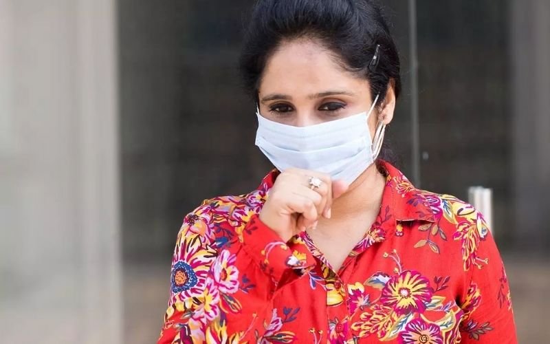 lady wearing mask against d614g