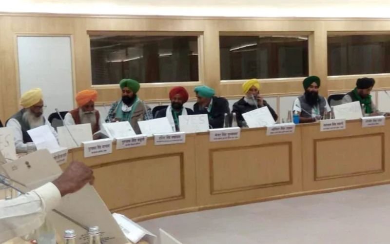 conversation between farmers and government