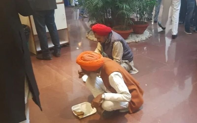 conversation between farmers and government