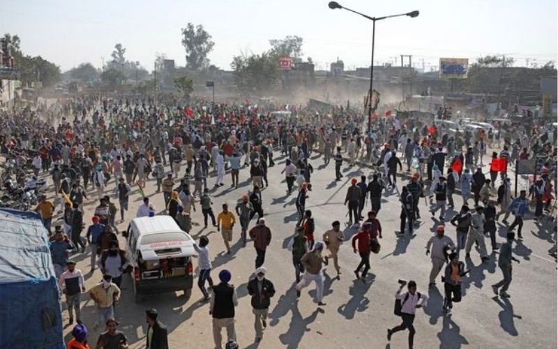 conversation between farmers and government