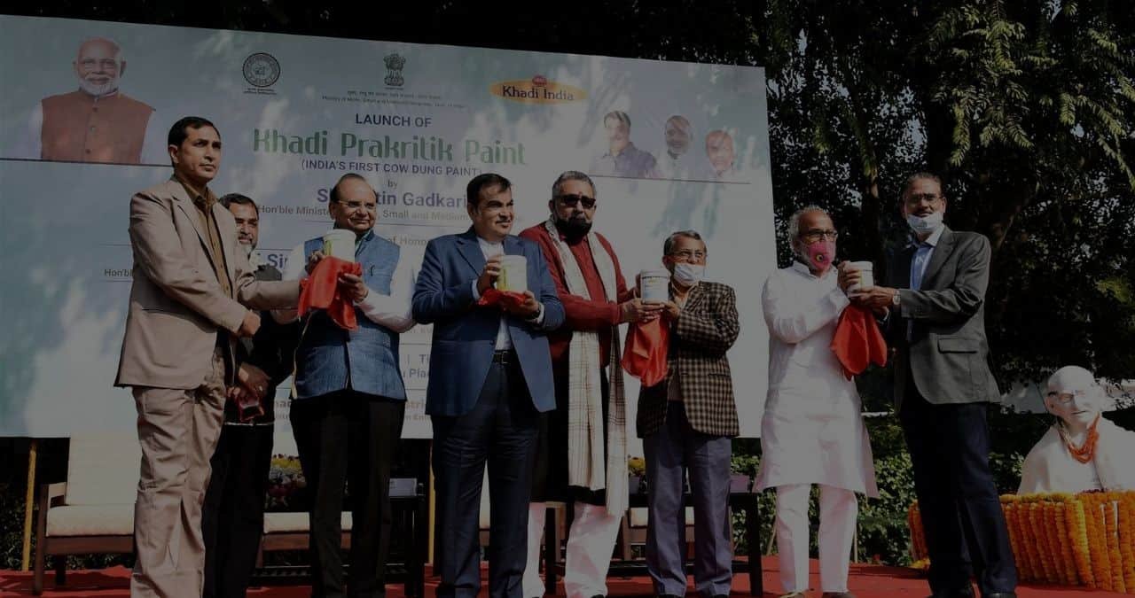भारत-का-पहला-इको-फ्रेंडली-काउ-डंग-पेंट-लॉन्च-किया-गया-Rural-Economy-के-लिए-कैसे-रहेगा-कारगर-featured-image